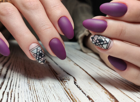 Manikúra – japonská, gél lak alebo gélové nechty, zverte svoje nechty do rúk odborníčky.