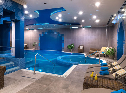 Győr v 4* hoteli len 200 m od centra s polpenziou a neobmedzeným vstupom do wellness a sáun.