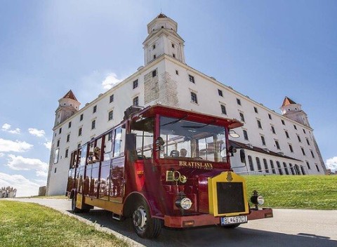 Hradný okruh na Prešporáčiku - vláčik, ktorý vás prevedie najkrajšími miestami hlavného mesta.