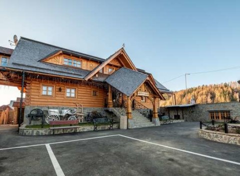 Wellness pobyt na Orave v krásnej Zbojníckej kolibe s polpenziou a možnosťou pivných kúpeľov.