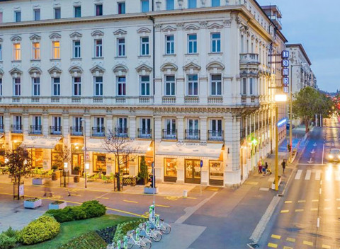 Győr v hoteli v centre so saunou neobmedzene, polpenziou i so vstupom do termálov Rába Quelle.