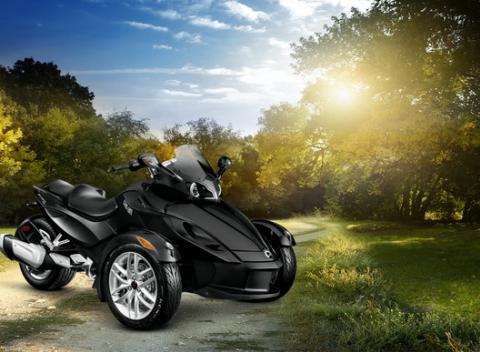 V žilách vám koluje horúca krv prahnúca po adrenalíne a dobrodružstvách? Vyskúšajte jazdu na prenajatých trojkolkách!