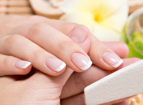 Manikúra s gél lakom alebo japonská manikúra v Kozmetickom salóne Le Bien.