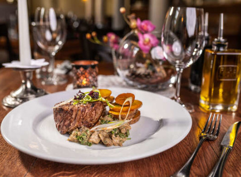 Steaky na tri spôsoby v lukratívnom prostredí Bratislavského hradu v reštaurácii Hradná Hviezda.