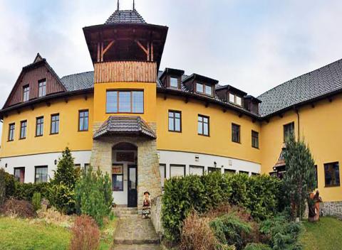 Utečte pred stresom a starosťami do kúpeľných Luhačovíc! Pobyt pre dvoch s polpenziou na 3 a viac dní v Hoteli a Valašskom šenku Ogar***. 