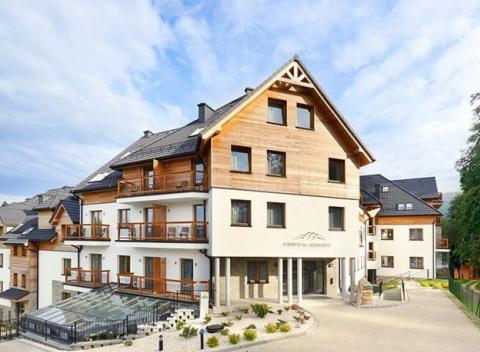 Horská príroda na dosah, majestatné vrcholy kam oko dovidí a luxusné ubytovanie v Cristal Resort s polpenziou a wellness v Szklarska Poręba.