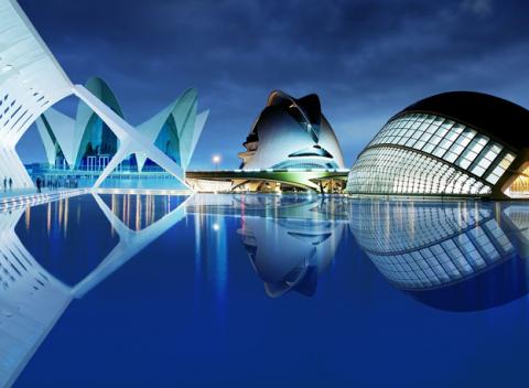 Slnko, pláž, pamiatky a netypický španielský dizajn a skvelé raňajky – to všetko na vás čaká v modernom 4* hoteli Silken Puerta Valencia. 