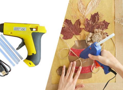 Tavná pištoľ alebo tavné tyčinky podľa výberu pre kreatívne dielničky.