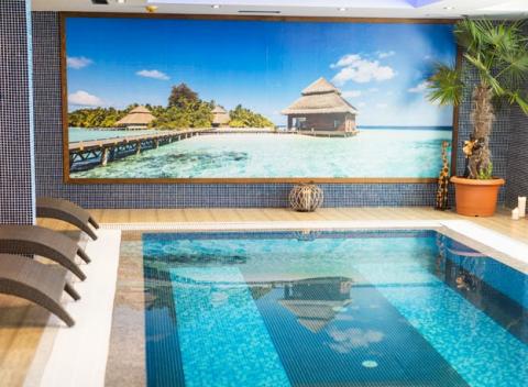 Rozmýšľate nad príjemnou dovolenkou na Slovensku? Spoznajte krásu Slnečných jazier v Senci. Pobyt v 4* Hoteli Sun s polpenziou a wellness.