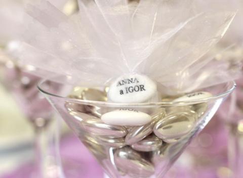 Najsladšia svadba vďaka cukríkom s potlačou od Tiffany. Na svadbu sa jednoducho nezabúda! Darujte svadobčanom originálnu pamiatku.