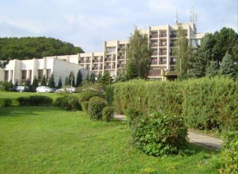 Vyberte sa za oddychom do Hotela Granit***, ktorý sa nachádza na poloostrove uprostred slovenského mora v rekreačnej časti Kaluža. 