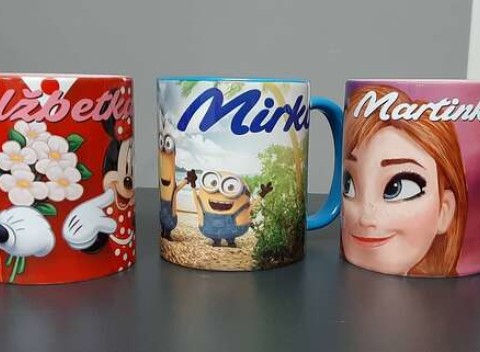 Z hrnčeka s vlastnou potlačou chutí káva najlepšie - na výber 3 rôzne druhy hrnčekov.