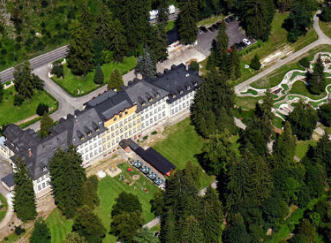 Obľúbená Skalka*** v Rajeckých Tepliciach uprostred krásneho parčíku (dlhá platnosť).