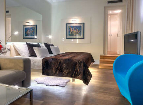 Ultramoderný 5-hviezdičkový Three Storks***** rovno pod Pražským hradom.