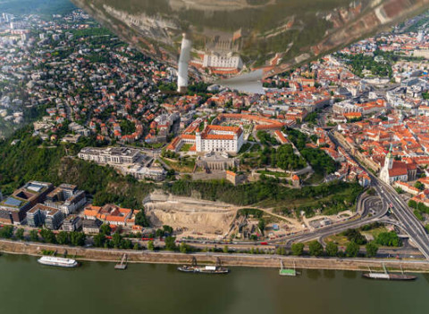 Nezabudnuteľný zážitok s možnosťou pilotovania neďaleko Bratislavy na úplne novom modernom lietadle.