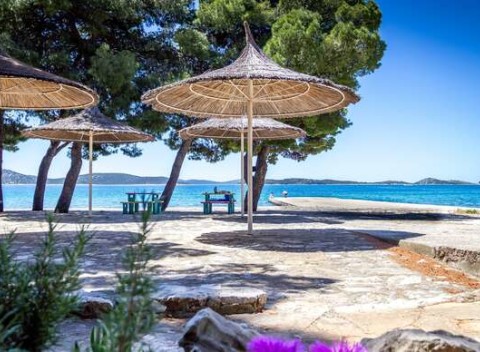 Rodinná dovolenka v obľúbenom letovisku Vodice vo vile pri mori, s polpenziou a 2 deťmi zdarma.