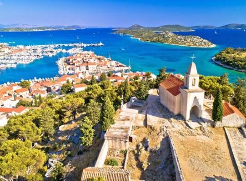 Malebné letovisko Tribunj s ubytovaním v apartmáne Nedjeljko a stravou podľa variantu.