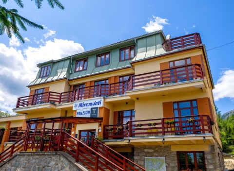 Vysoké Tatry v štúdiu s kuchynkou v Miramonti Resorte *** s fľašou vína, cestovaním električkou.