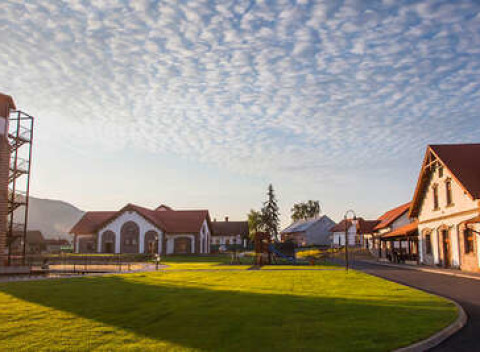 Letná dovolenka v čarovnom Podpoľaní s polpenziou a vstupom do wellness v Masarykovom dvore.