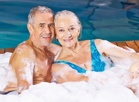 Seniorský pobyt 55+ pri Olomouci v Hoteli Akademie ***+ s wellness, trekingovými palicami, polpenziou.