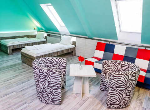 Znojmo: Hotel N *** s fľašou vína, cukrárňou, polpenziou, saunou a vstupom na pamiatky.