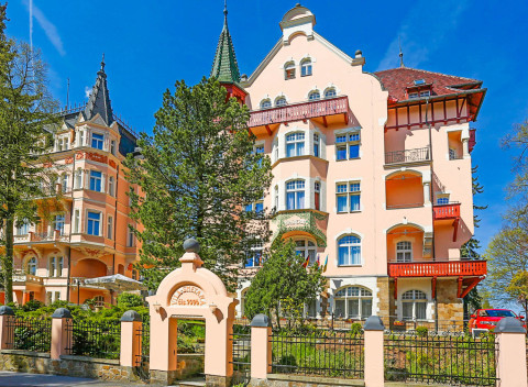 Karlove Vary: Hotel Smetana - Vyšehrad **** s neobmedzeným wellness, zľavou na procedúry, polpenziou.