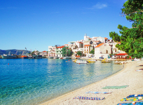 Makarská riviéra len 20 m od mora v apartmánoch pre 3 - 6 osôb s autobusovou dopravou z Bratislavy.