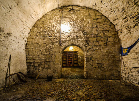 Prehliadka historického podzemia Prahy s netradičnou komentovanou prechádzkou.