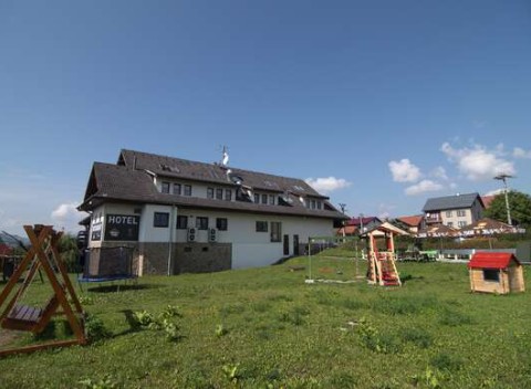 Hotel RENDEZ-VOUS*** s polpenziou a nádherným výhľadom na Liptovskú Maru.