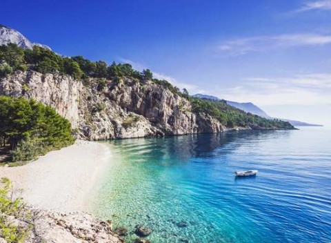 Makarská riviéra s ubytovaním vo väčších izbách Vily Marta, dopravou a možnosťou polpenzie.