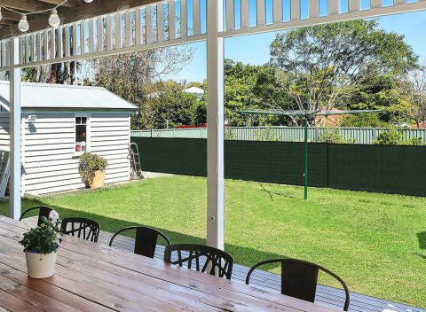 Tieniaca sieť na balkón alebo oplotenie - v ponuke niekoľko rozmerov.