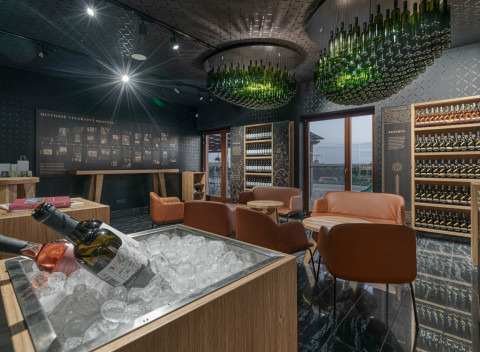 Velké Bílovice vo Vinařství Skoupil s degustáciou 6 vzoriek vín, zľavou na bicykle a raňajkami.