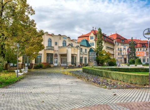 Vyrazte za zdravím do obľúbeného kúpeľného mesta Piešťany s plnou penziou, nápojmi a procedúrami.