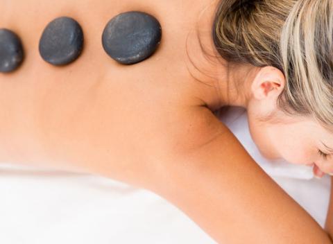 Načerpajte novú energiu na masáži. Nenechajte sa riadiť stresom a spomaľte, čo i len na chvíľu. Odbúrajte nahromadené napätie. 