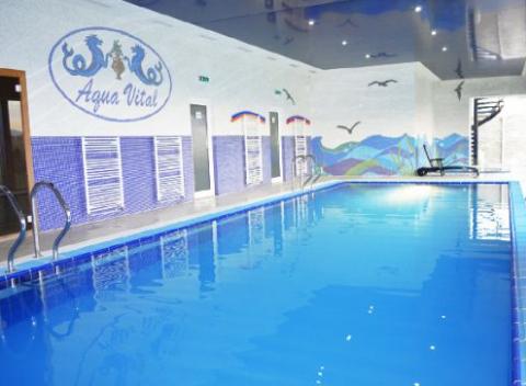 Neďaleko Bojnického zámku na vás čaká vytúžený odpočinok, lahodné raňajky a neobmedzené využitie wellness s bazénom s protiprúdom, vírivkou.