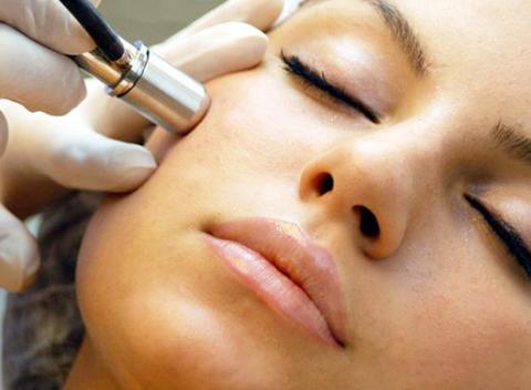 Omladenie pleti s diamantovou mikrodermabráziou. Doprajte svojej pokožke luxusnú starostlivosť v príjemnom prostredí salónu Nefritt estee. 