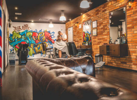 Frank Nitti Barbers v Petržalke – pánsky strih alebo úprava brady od profesionálov.