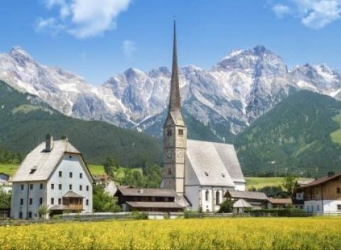 Nechajte sa uniesť krásou rakúskych Álp, pozrite si známe miesta ako je Orlie hniezdo, Salzburg či jazerá soľné komory na 3-dňovom zájazde. 