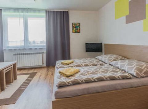 Ubytovanie pod Tatrami vo Veľkej Lomnici s možnosťou prístelky a vlastného stravovania.