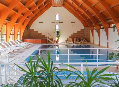 Hévíz v Hoteli Ágnes *** len 800 metrov od termálneho jazera s neobmedzeným wellness a polpenziou.
