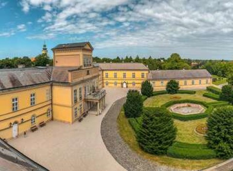 Pobyt v historickom Kaštieli Palárikovo s wellness v obklopení rozsiahleho anglického parku.